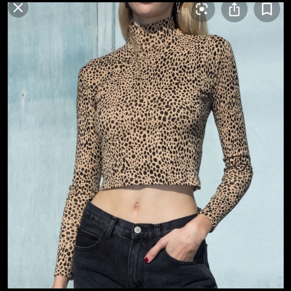 Brandy Melville leopard Daniela Turtleneck top